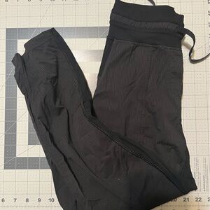 Lululemon Black Capri Pants